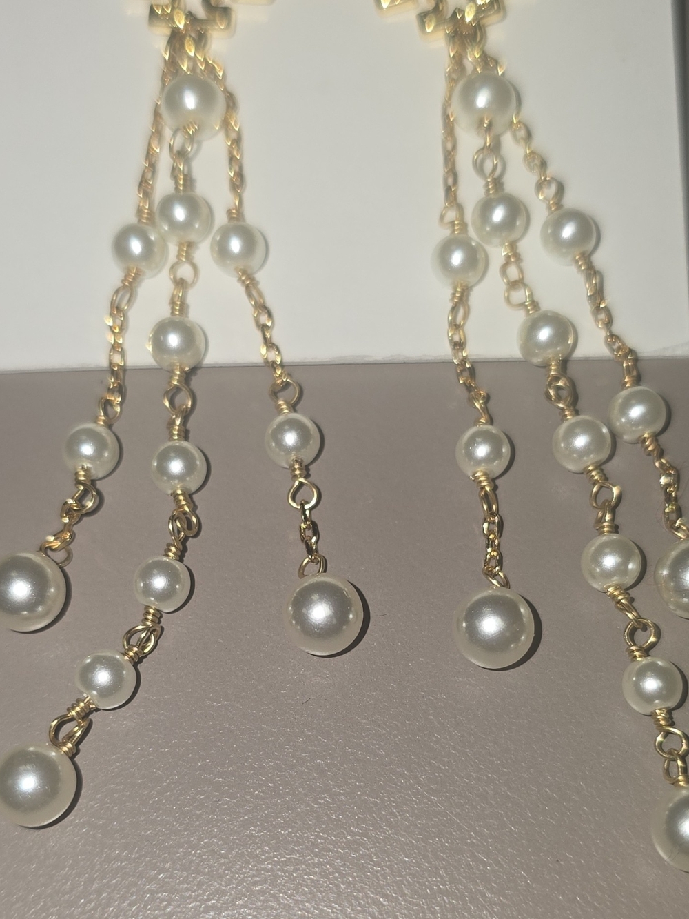 New Authentic Tory Burch Gold-Tone Logo Faux Pearl Dangle Drop Stud Earrings - Picture 3 of 6